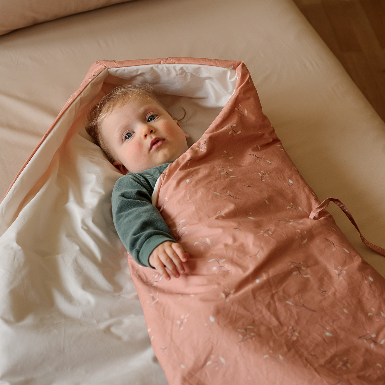 Fußsack für den Kinderwagen für Neugeborene
- 0–6 Monate- Foliage- Perkal - Dalfilo