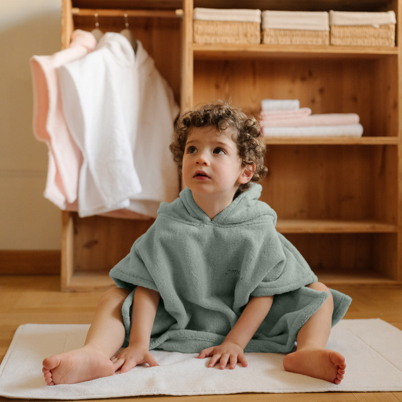 Badeponcho
- Einheitsgröße (2-4 Jahre)- Salbeigrün- Klassische Baumwolle - Dalfilo