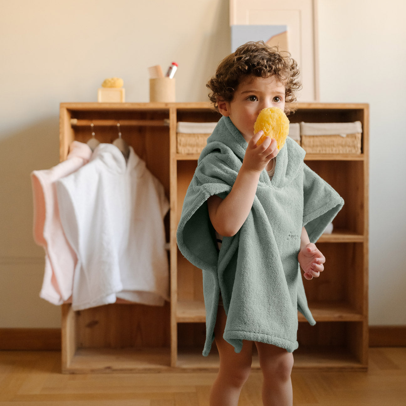 Badeponcho
- Einheitsgröße (2-4 Jahre)- Salbeigrün- Klassische Baumwolle - Dalfilo
