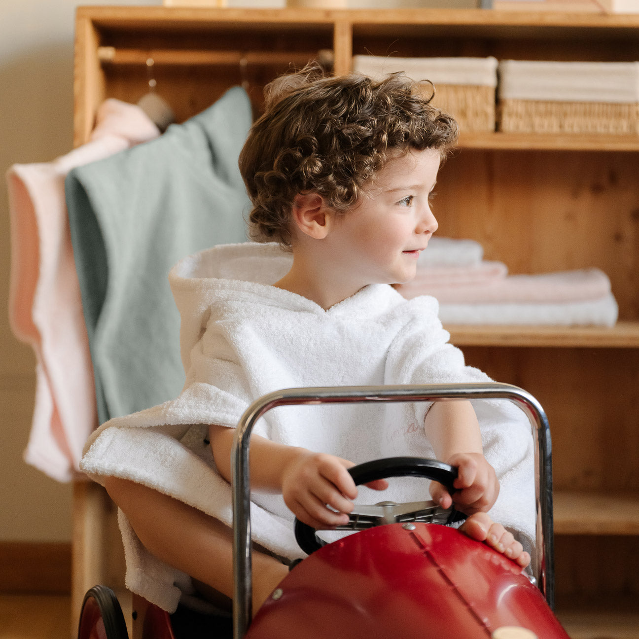 Badeponcho
- Einheitsgröße (2-4 Jahre)- Weiß- Klassische Baumwolle - Dalfilo