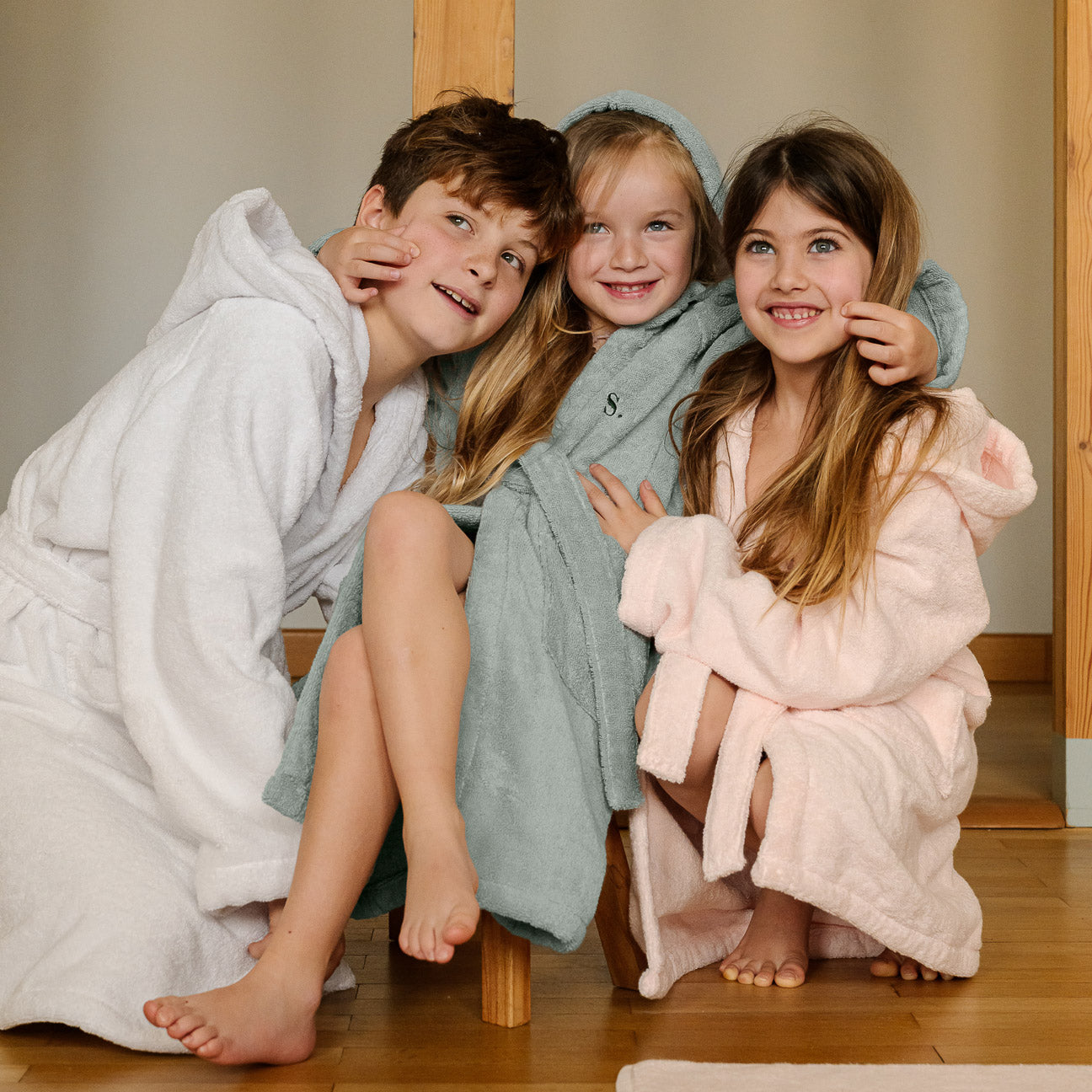 Kinder-Bademantel mit Kapuze
- 4-6 Jahre- Rosa- Klassische Baumwolle - Dalfilo