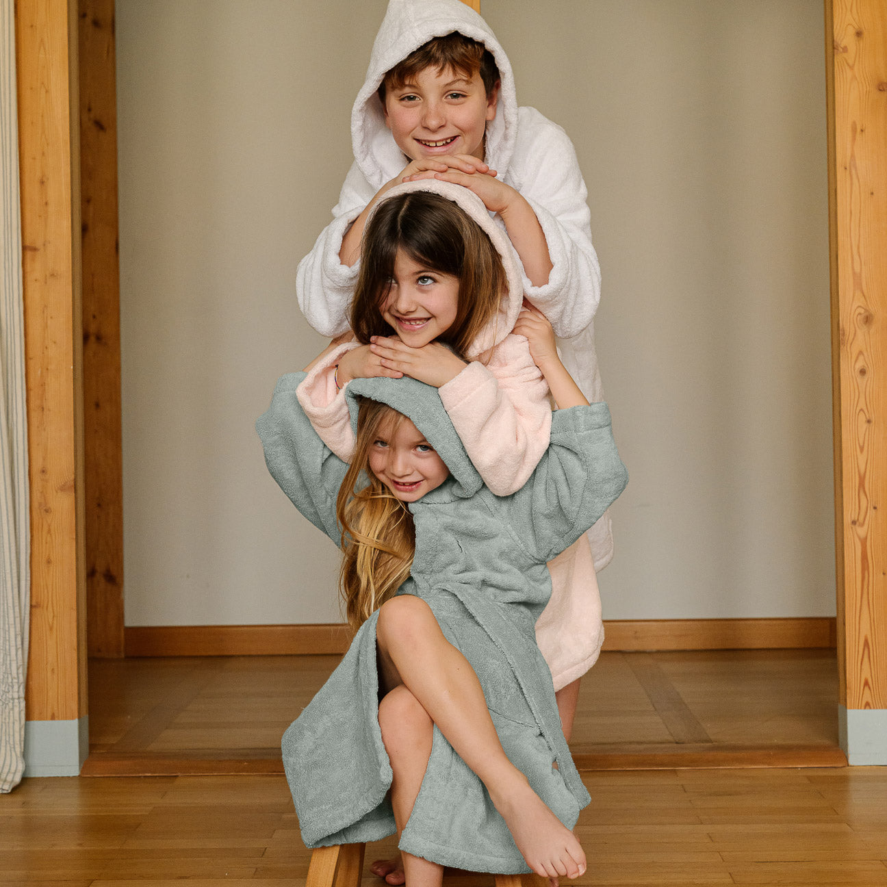 Kinder-Bademantel mit Kapuze
- 4-6 Jahre- Rosa- Klassische Baumwolle - Dalfilo