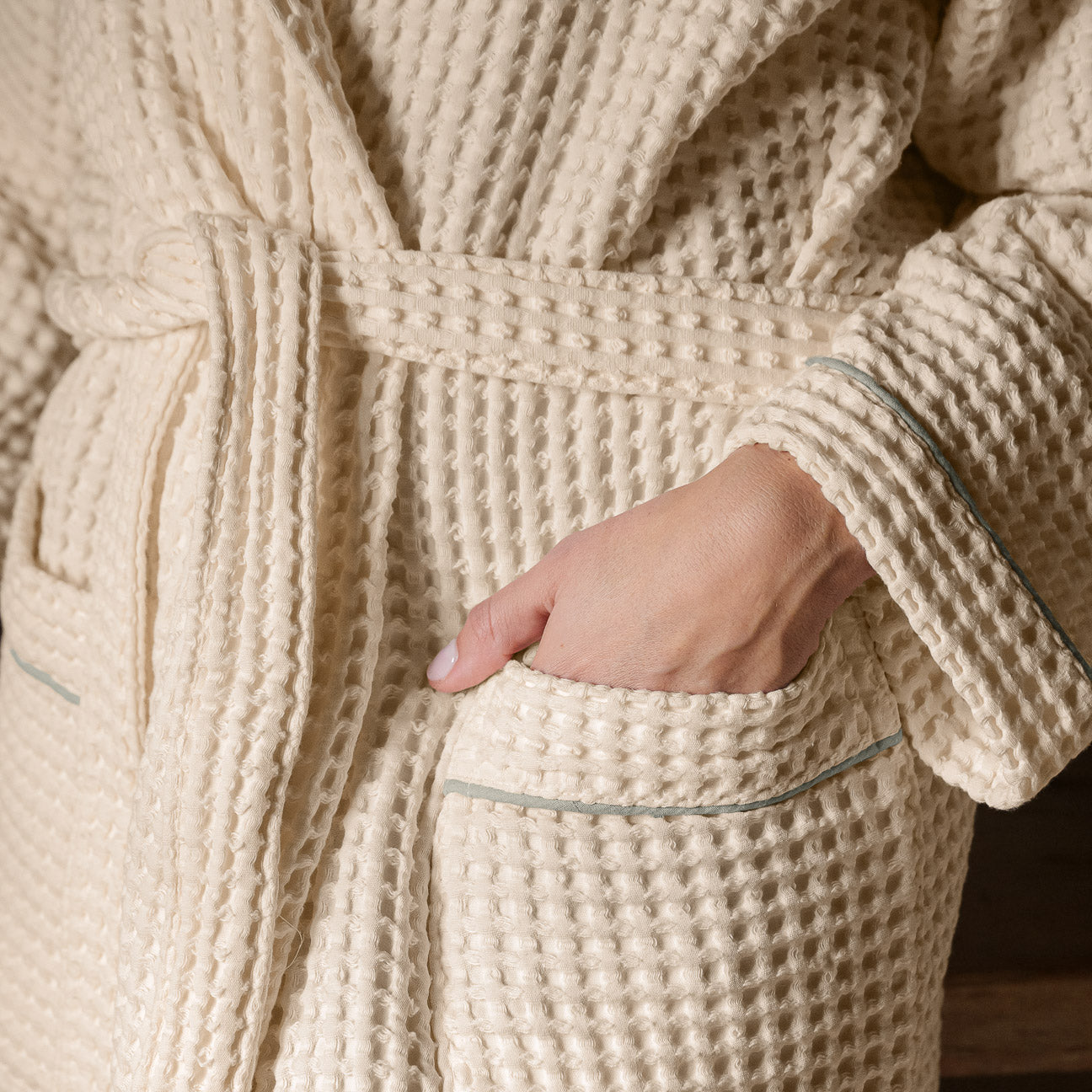 Waffle piqué bathrobe with hood
- S- White- Waffle piqué cotton - Dalfilo