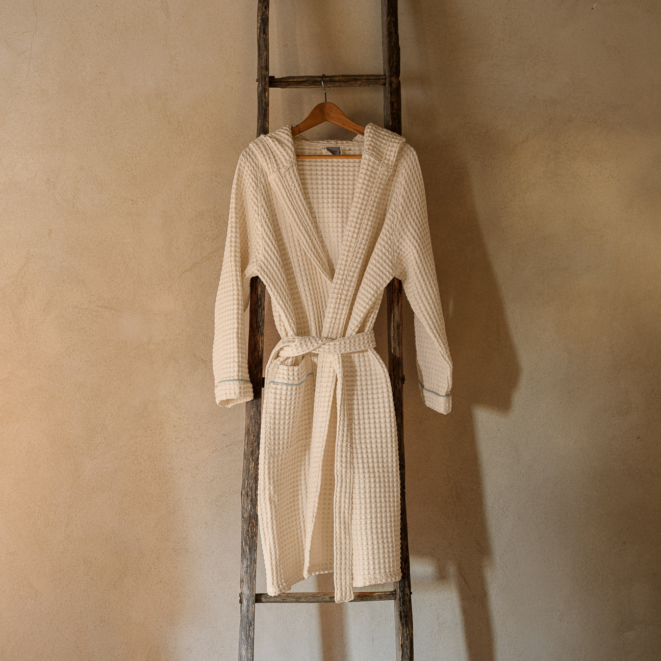 Waffle piqué bathrobe with hood
- S- White- Waffle piqué cotton - Dalfilo