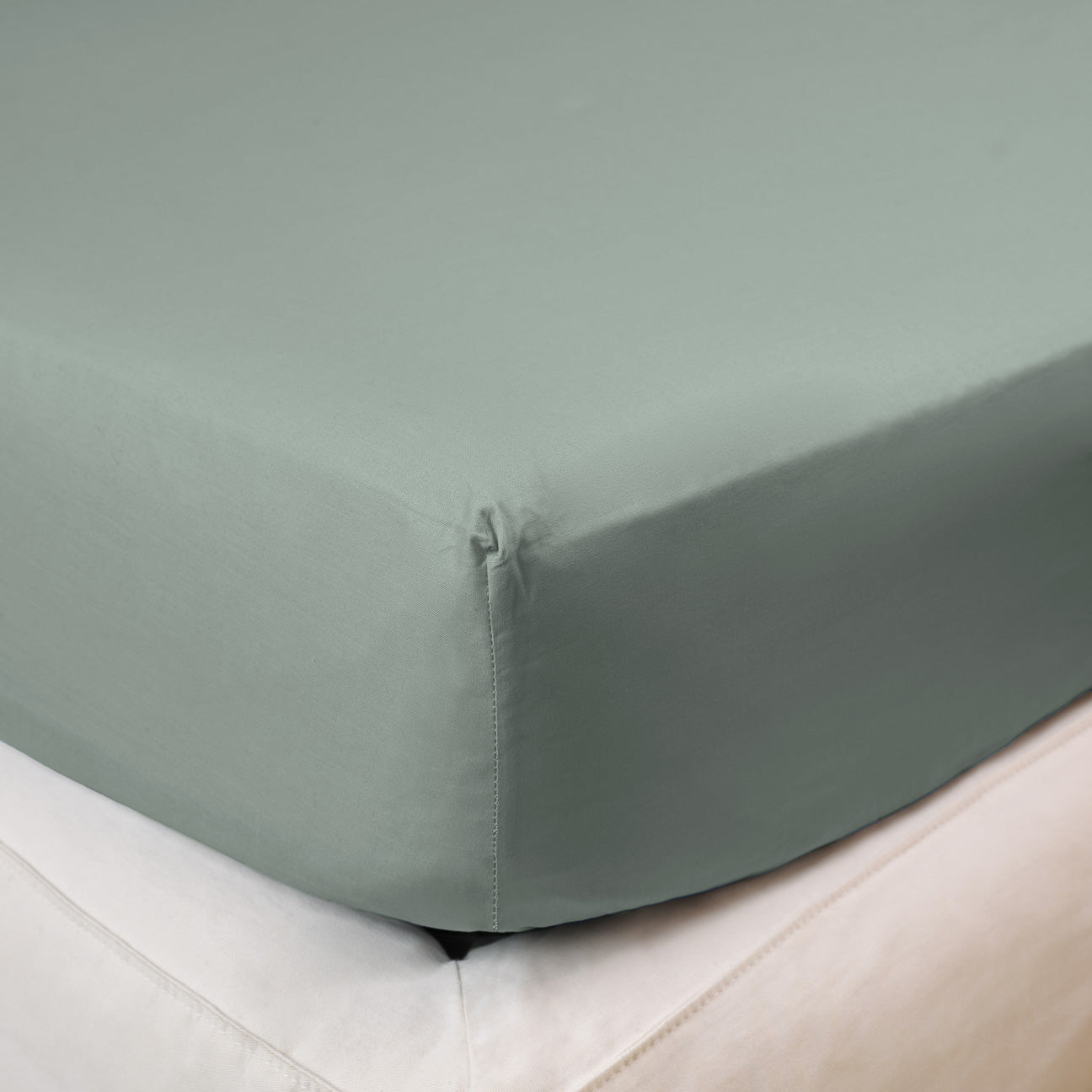 Cotton fitted sheet
- 90x200cm- Salbeigrün- Percale - Dalfilo