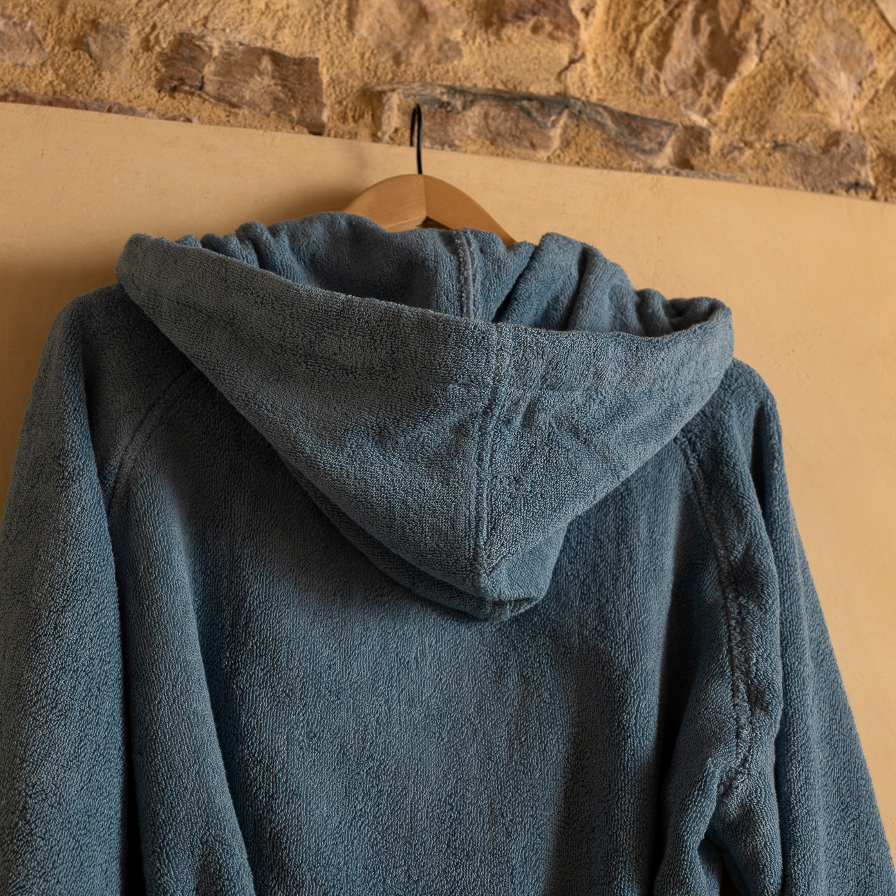 Bademantel Klassik mit Kapuze
- S- Denim- Baumwolle - Dalfilo