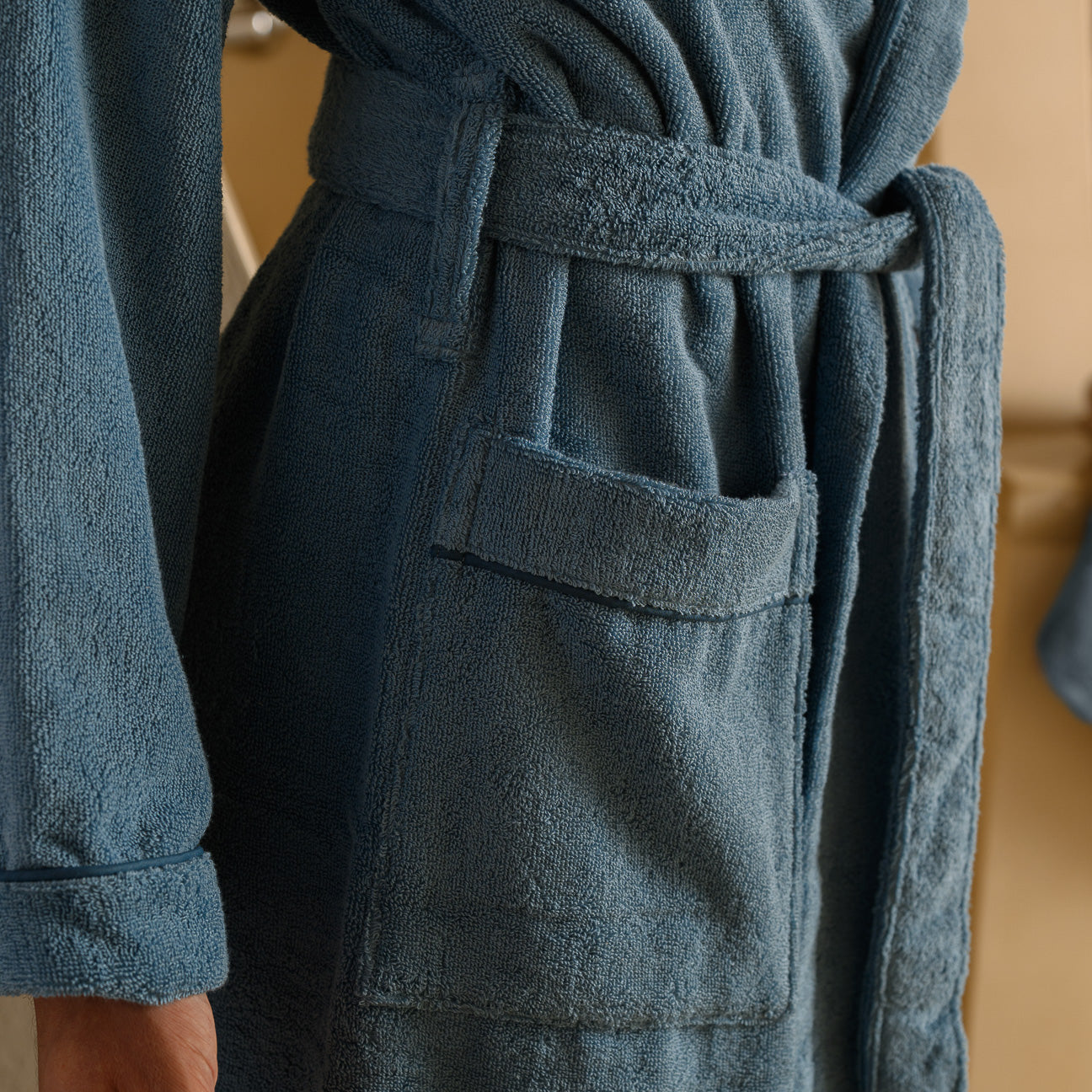 Bademantel Klassik mit Kapuze
- S- Denim- Baumwolle - Dalfilo