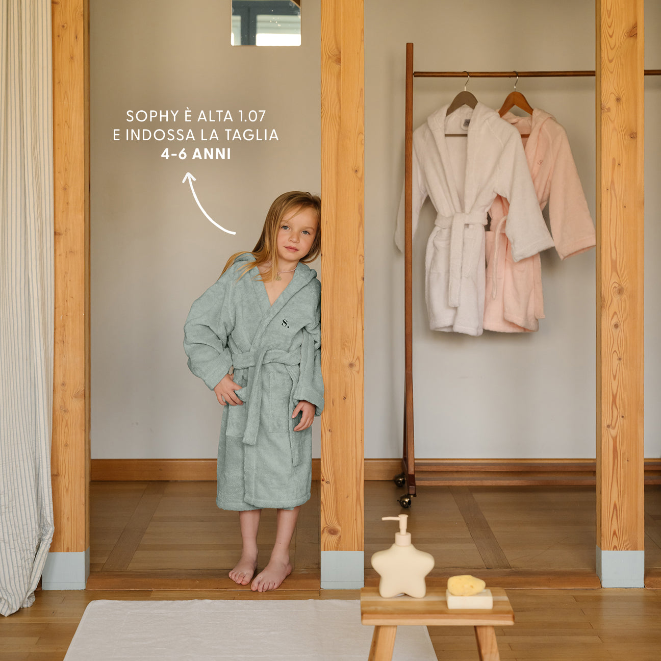 Kinder-Bademantel mit Kapuze
- 4-6 Jahre- Salbeigrün- Klassische Baumwolle - Dalfilo