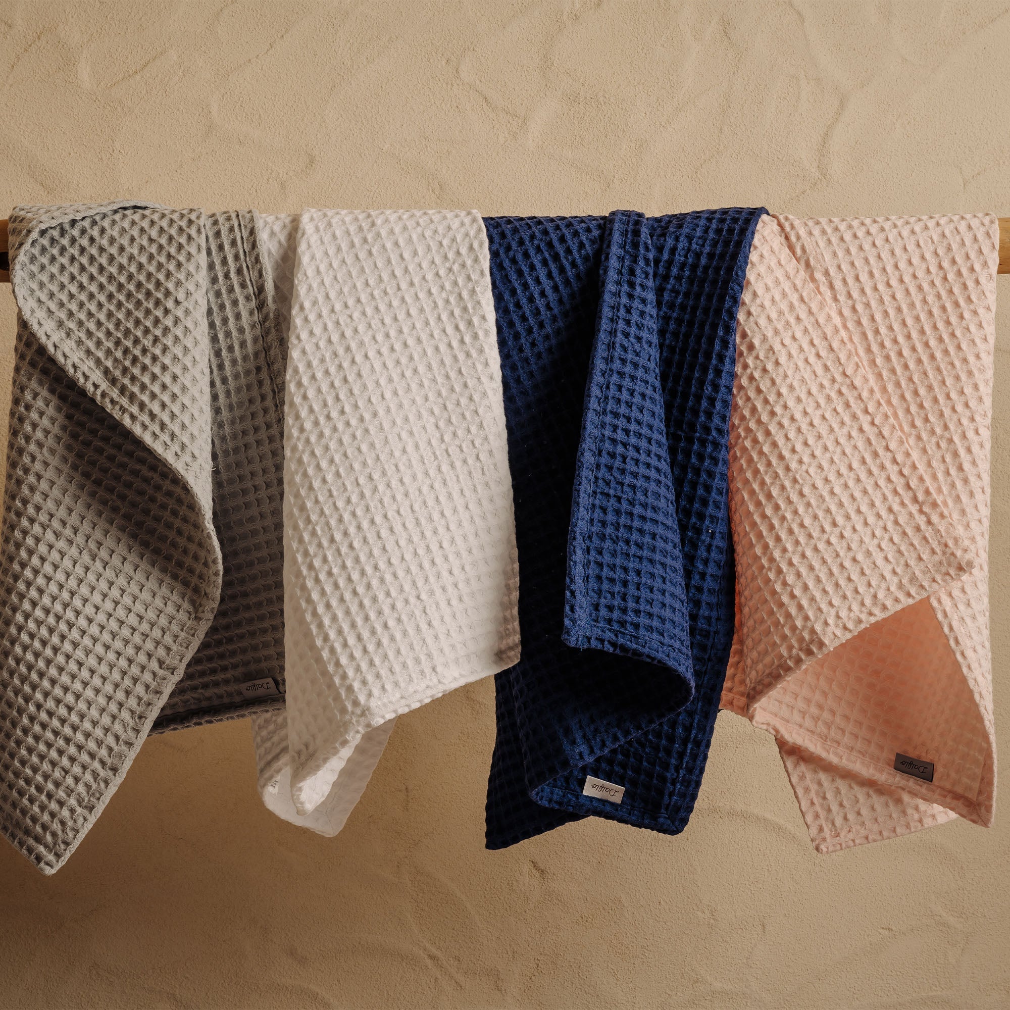 Towel set waffle piqué
- One size fits all- Pearl grey- Waffle piqué cotton - Dalfilo